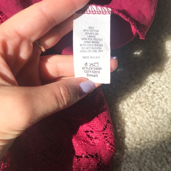 Maroon lace dress - Picture 2 of 3